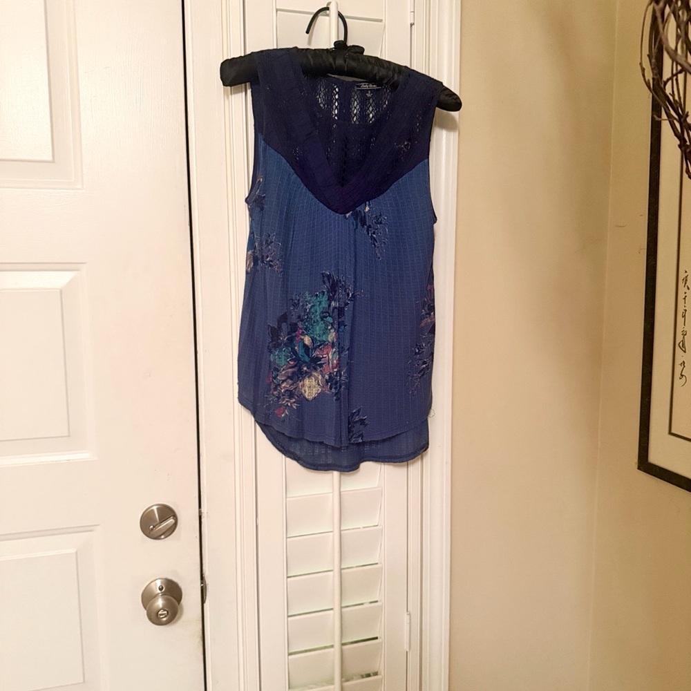 Lucky Brand Navy and Blue Floral Blouse